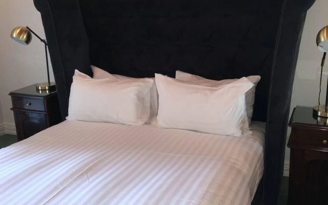 The Macquarie Hotel