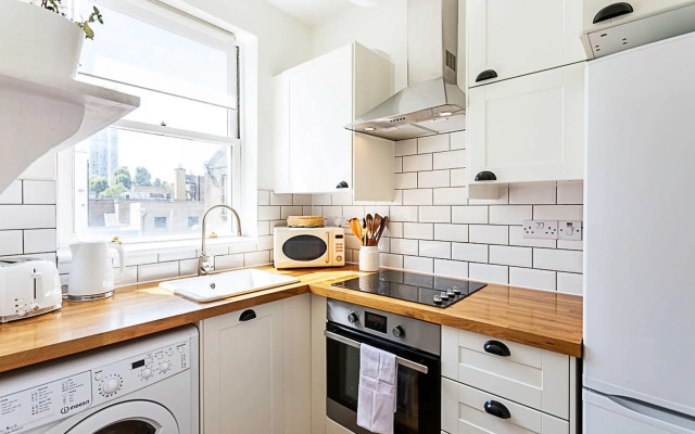 London Bridge Cosy Chic: Your Perfect 1-bed London Retreat
