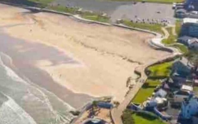 No2 Sandy Bay , Luxury Beachfront Apartment