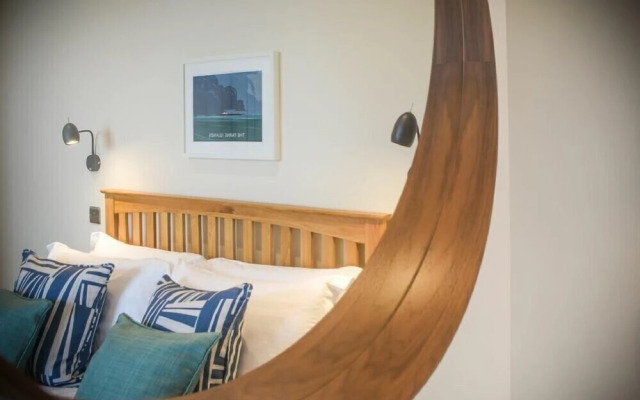 Dolphin Stone Lodge