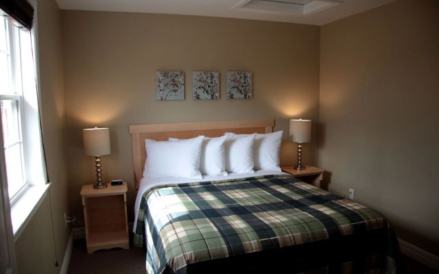 Carleton Inn and Cottages