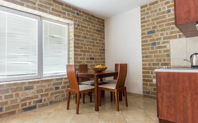 Contessa Apartments
