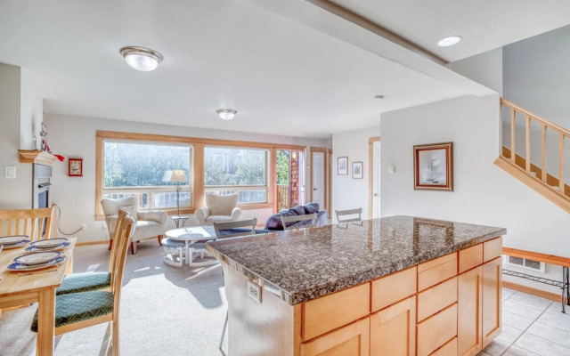 Moon Over Manzanita (MCA 1549)