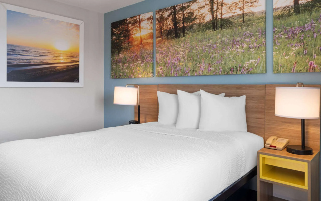 Days Inn by Wyndham Neenah