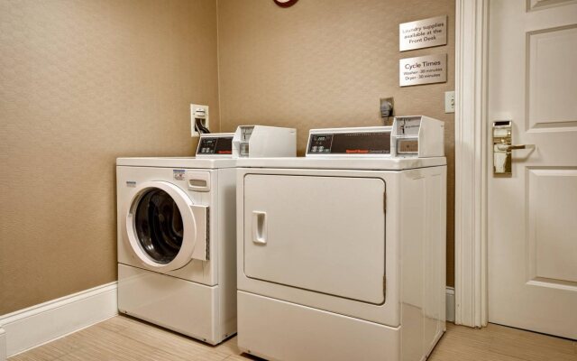 Courtyard By Marriott Cape Cod Hyannis