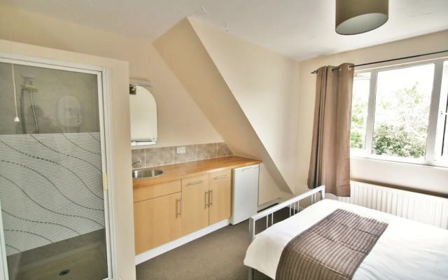 Central Studios Hatherley by Roomsbooked