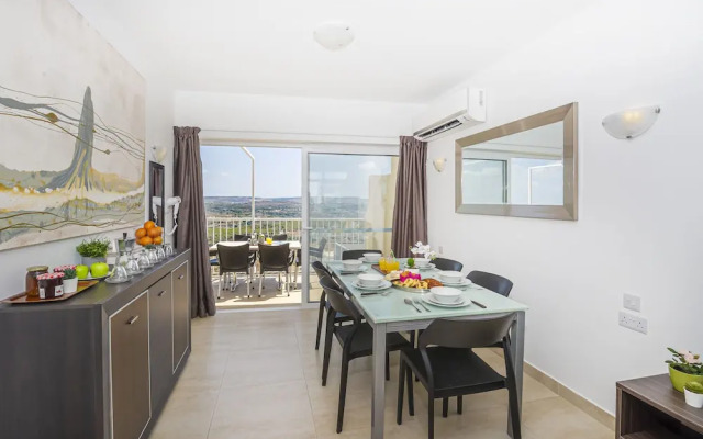 Summer Breeze Penthouse with large Terrace and Hot Tub by Getaways Malta