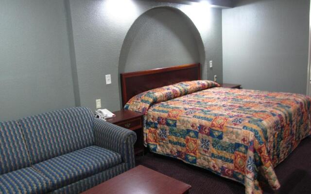 Hallmark Inn & Suites