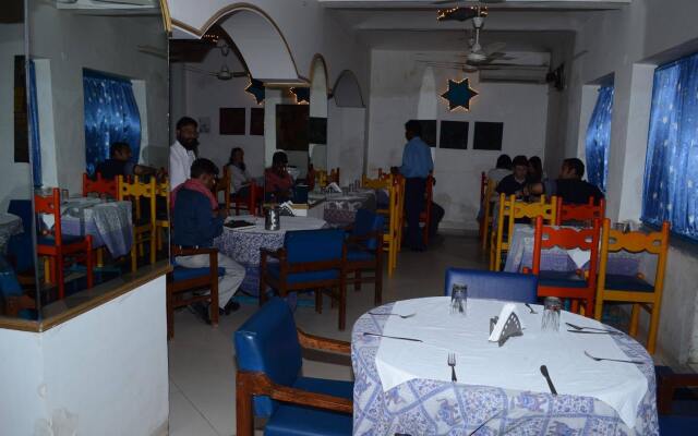 Maya Hotel & Restaurant