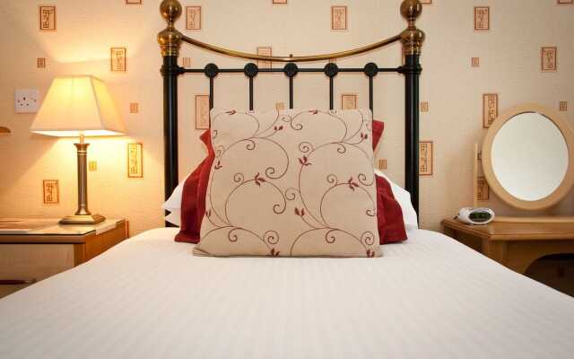 Holly-Wood Guest House