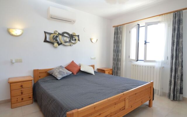 Spacious Villa in El Baladrar with Swimming Pool