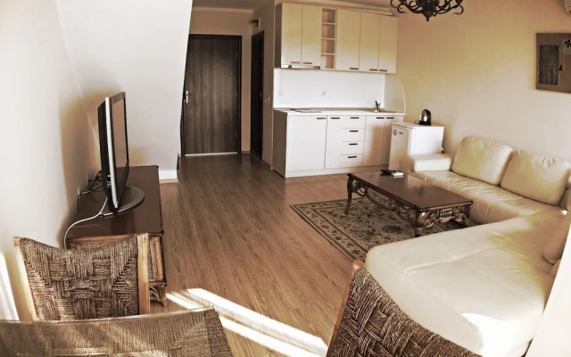 Chateau Del Marina Complex Apartments