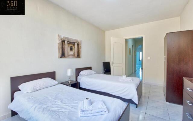 Seafront Sliema - Spacious 3BR opposite beach - AC by 360 Estates