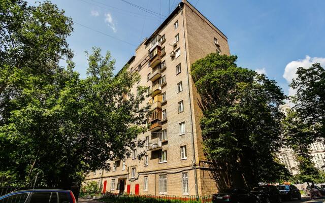 Smart Host on the Kosmodamianskaya embankment