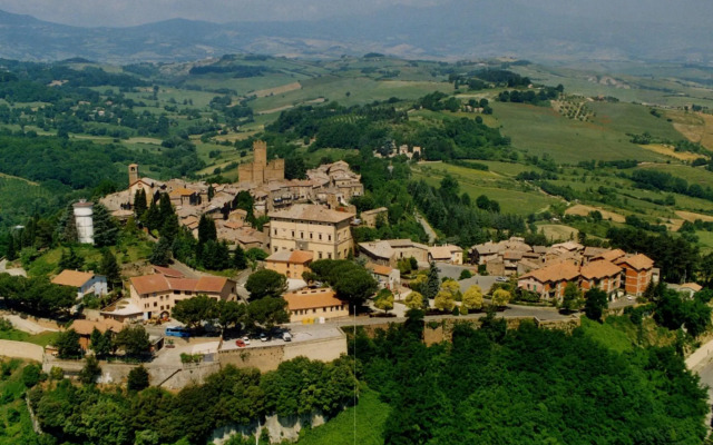 Farmhouse in Proceno With Pool and Hill Views