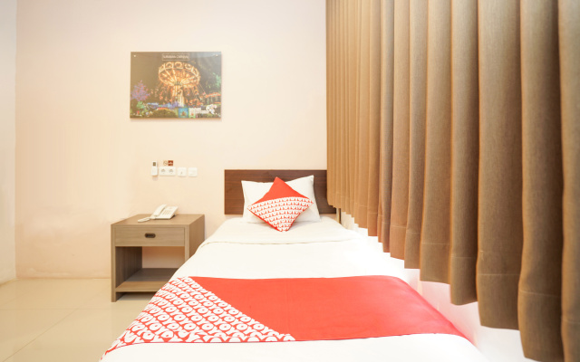 OYO 240 Audah Sevana Syariah Hotel – Guest Rooms – Surabaya