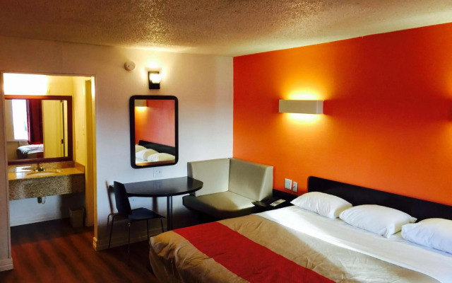 Motel 6 Houston, TX - East