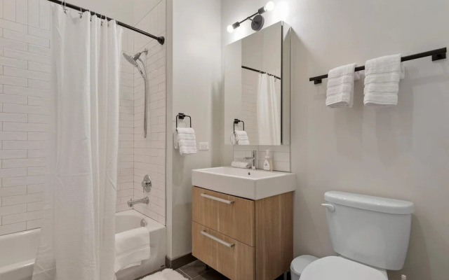 Downtown Charm 2BR Comfort Great Amenities