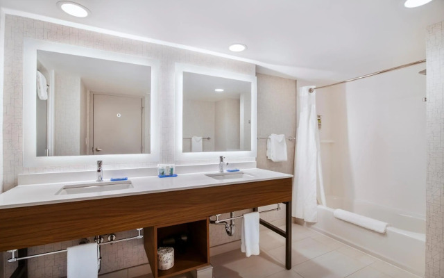Holiday Inn Express & Suites Langley by IHG