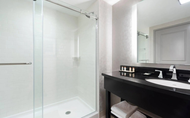 Renaissance by Marriott Boston Patriot Place Hotel