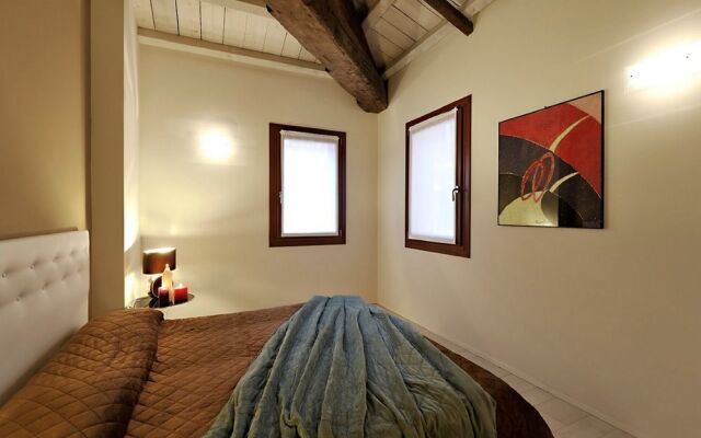 Lovely Canal View Apartment