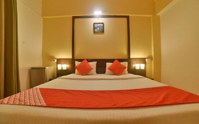Oyo 30128 Reddys Hotel