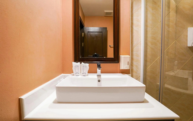 Crystal Suites Suvarnabhumi Airport