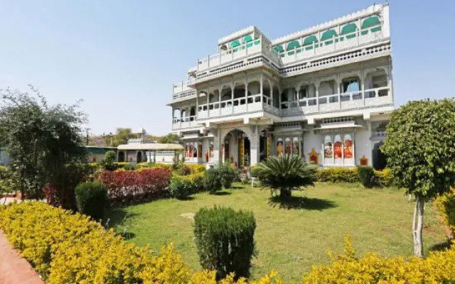 Naman Palace by OYO Rooms