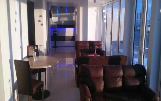 The New Royal Windsor Hotel