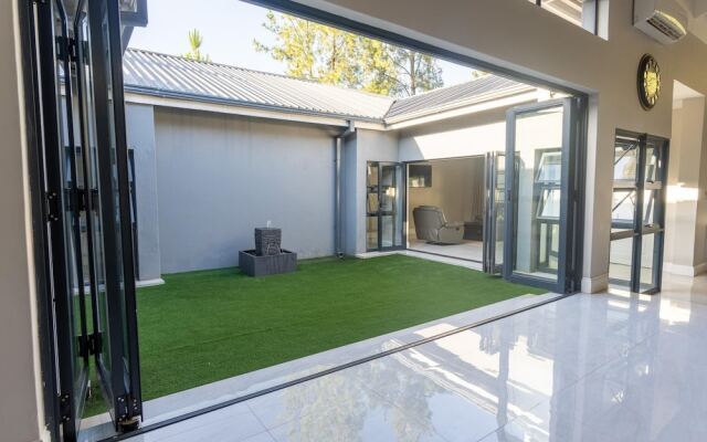 Upmarket 4 bed Chisipite House 2193