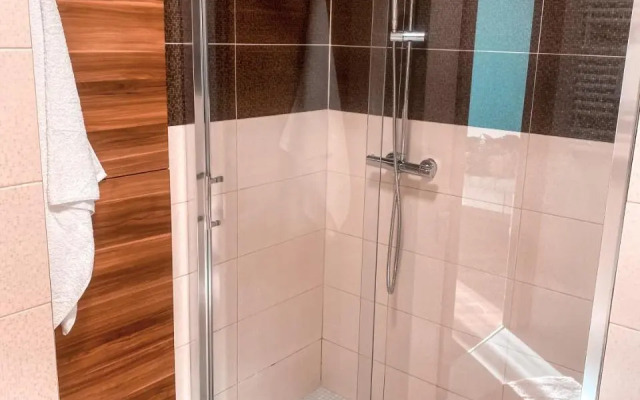 Apartament Solna 80 - centrum miasta z podziemnym garażem