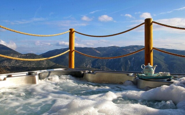 Almond House Suites Arachova - Adults Only