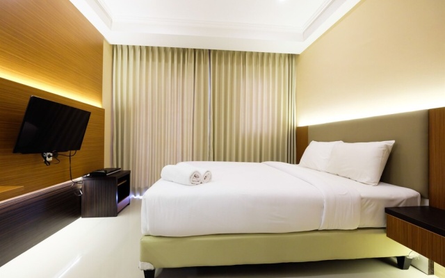 Warm Cozy Studio Room at Signature Park Grande Apartment By Travelio – Guest Rooms – Jakarta
