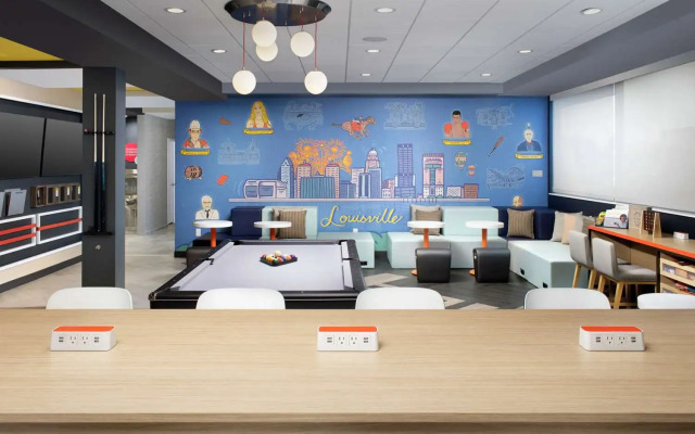 Tru by Hilton Louisville East