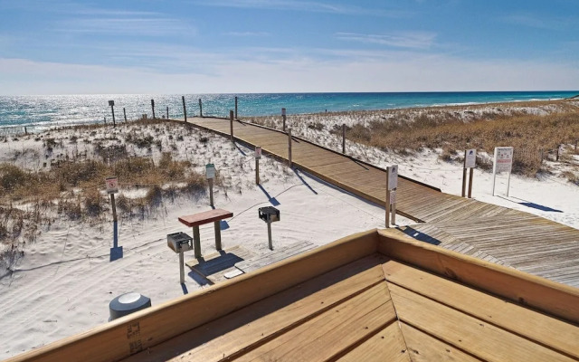 8226 is an upstairs pet friendly studio located in Sandpiper Cove by RedAwning