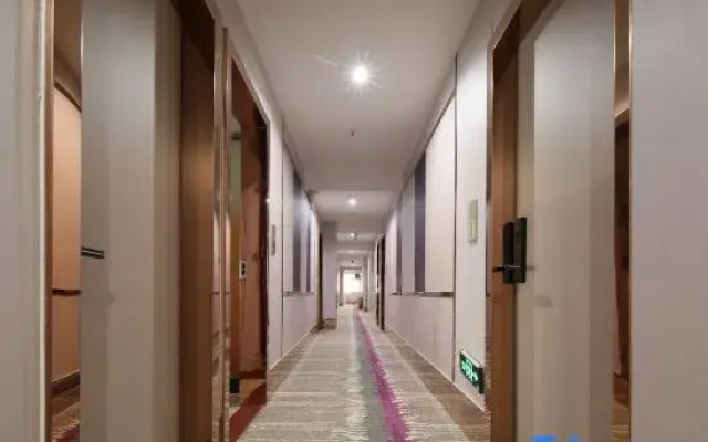 Hailan Yuntian Holiday Collection Hotel (Ezhou Nanpu International Plaza Branch)