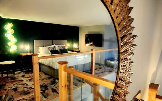Pinnacle Suites
