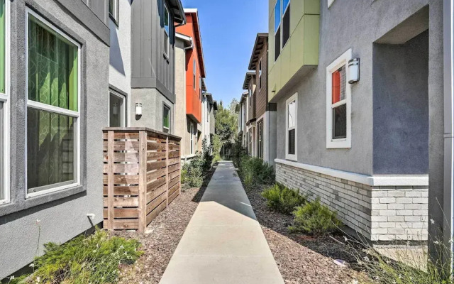 Pet-friendly Elk Grove Retreat w/ Balcony!