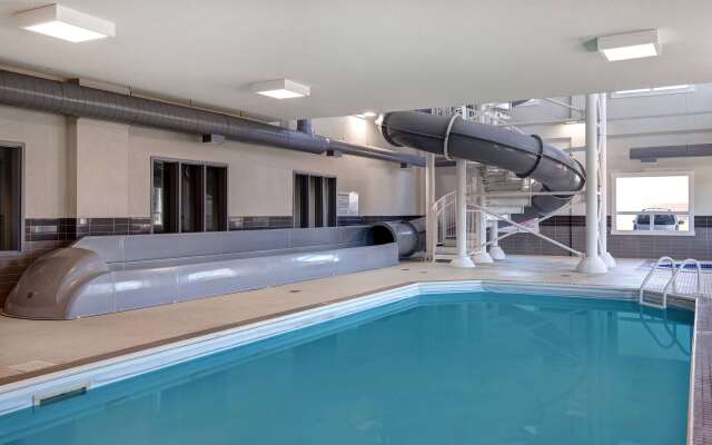 Days Inn & Suites by Wyndham Warman