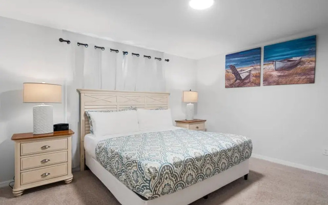 Amazing 4bdr Near Parks w Pool