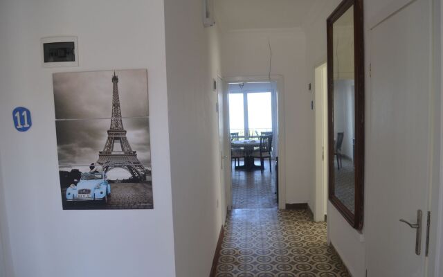 Lacivert Hotel