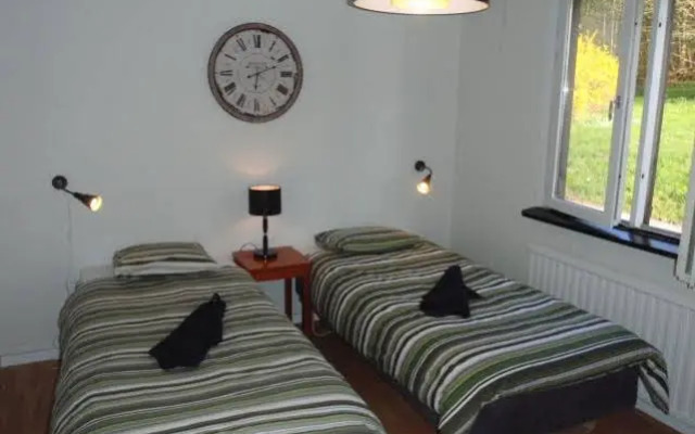 Gustav Bed & Kitchenette