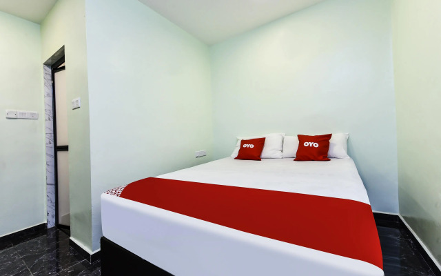 Th Hotel by OYO Rooms
