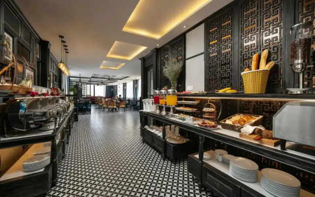Shining Central Hotel and Spa