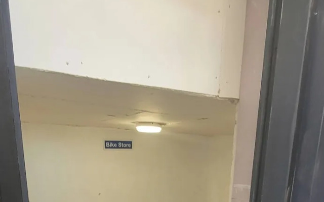 Monthly Stay 3 bed Bike Store Contractors