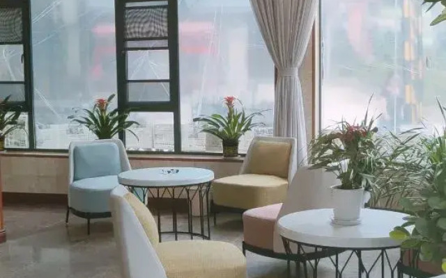 Tongshan Yuepan Lake Hotel