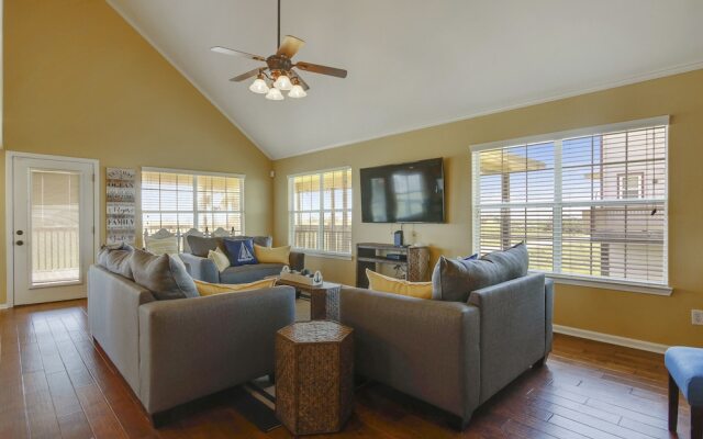 Beach Retreat 4 Bedrooms 2.5 Bathrooms Home