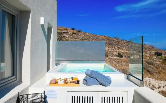 MAEVA Santorini Suites