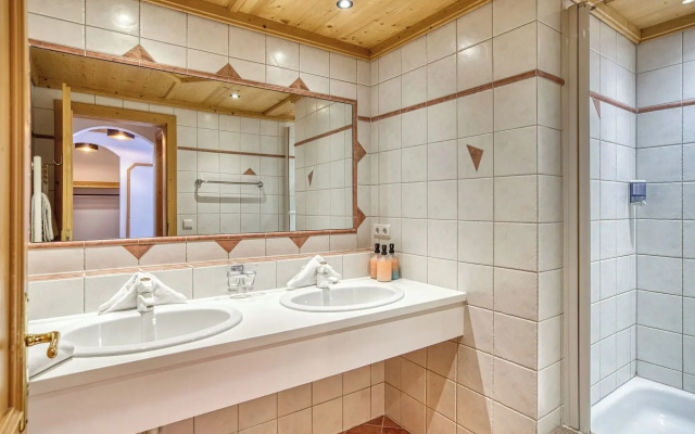 Hotel Alpenstolz