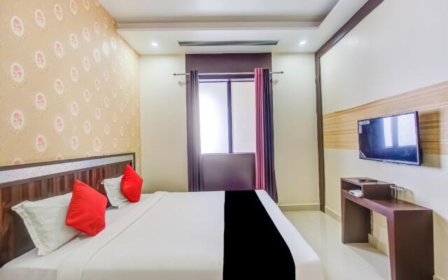 OYO 71906 Grand Hotel And Lodge